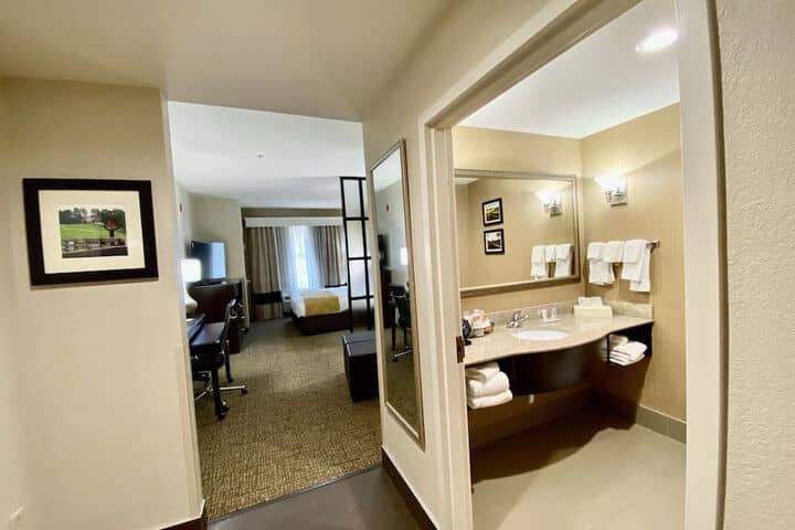 Room 30 of 43